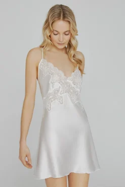 Camisón Ivette Bridal de raso con bordados en blanco