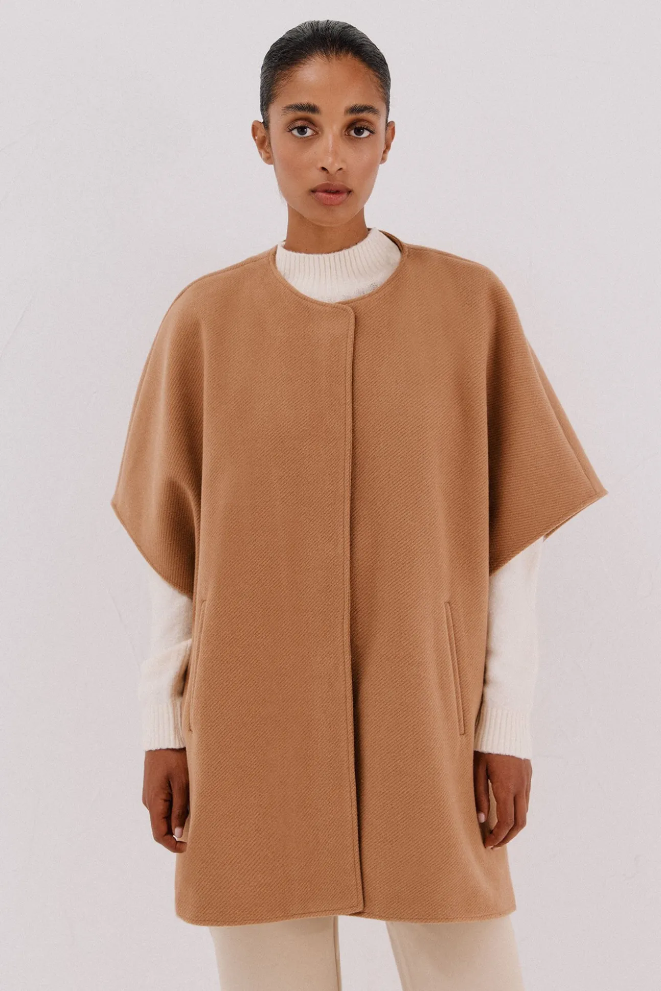 Capa camel con bufanda