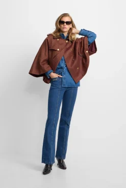 Capa detalles cuero cuadros