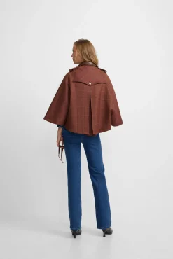 Capa detalles cuero cuadros