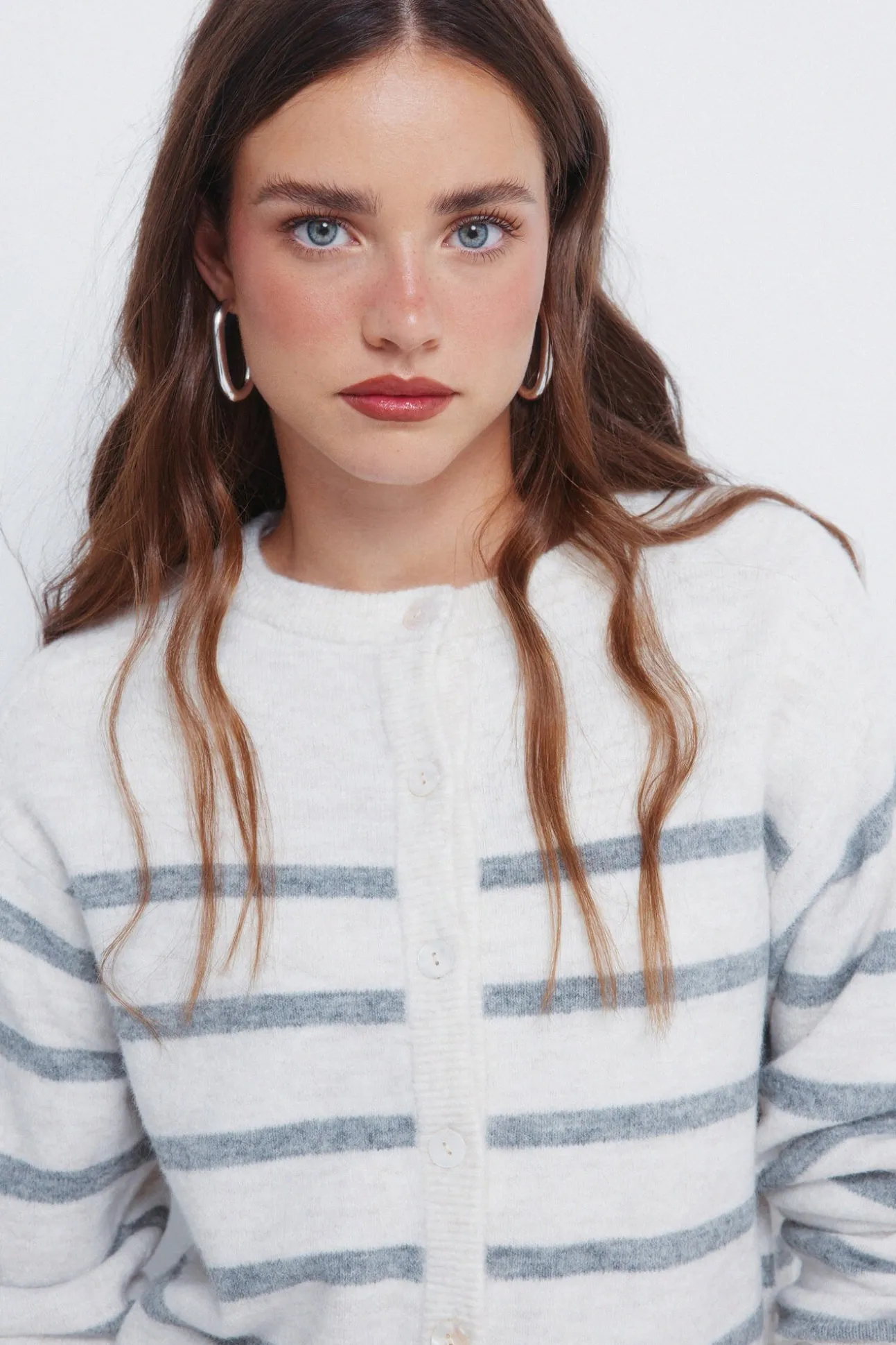 Cardigan botones cuello redondo