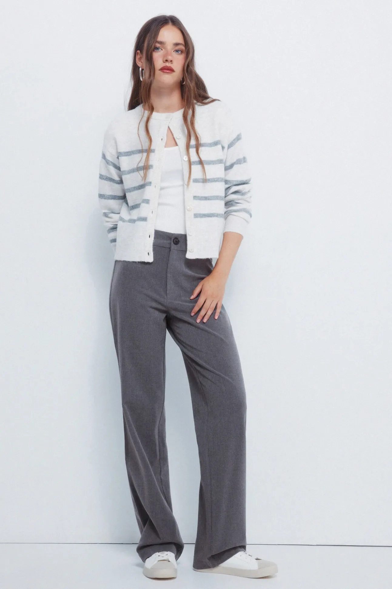 Cardigan botones cuello redondo