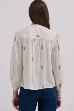 Carine. Blusa bordada