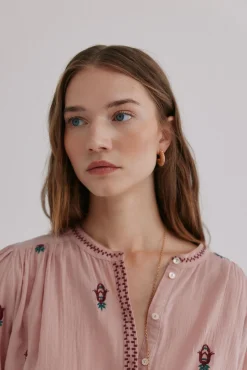 Carine. Blusa bordada