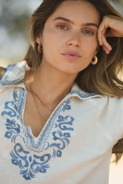 Carla. Blusa bordada