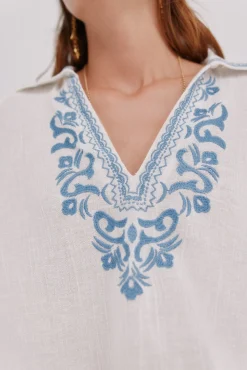 Carla. Blusa bordada