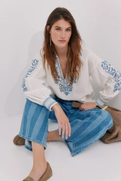 Carla. Blusa bordada