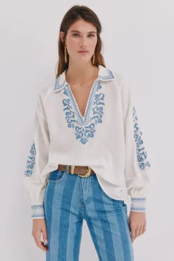 Carla. Blusa bordada