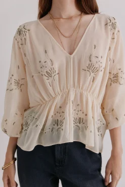 Catena. Blusa bordada