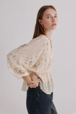 Catena. Blusa bordada