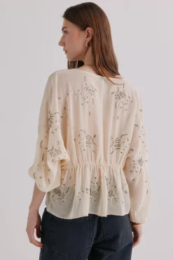 Catena. Blusa bordada