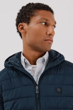 Cazadora acolchada ultralight con capucha