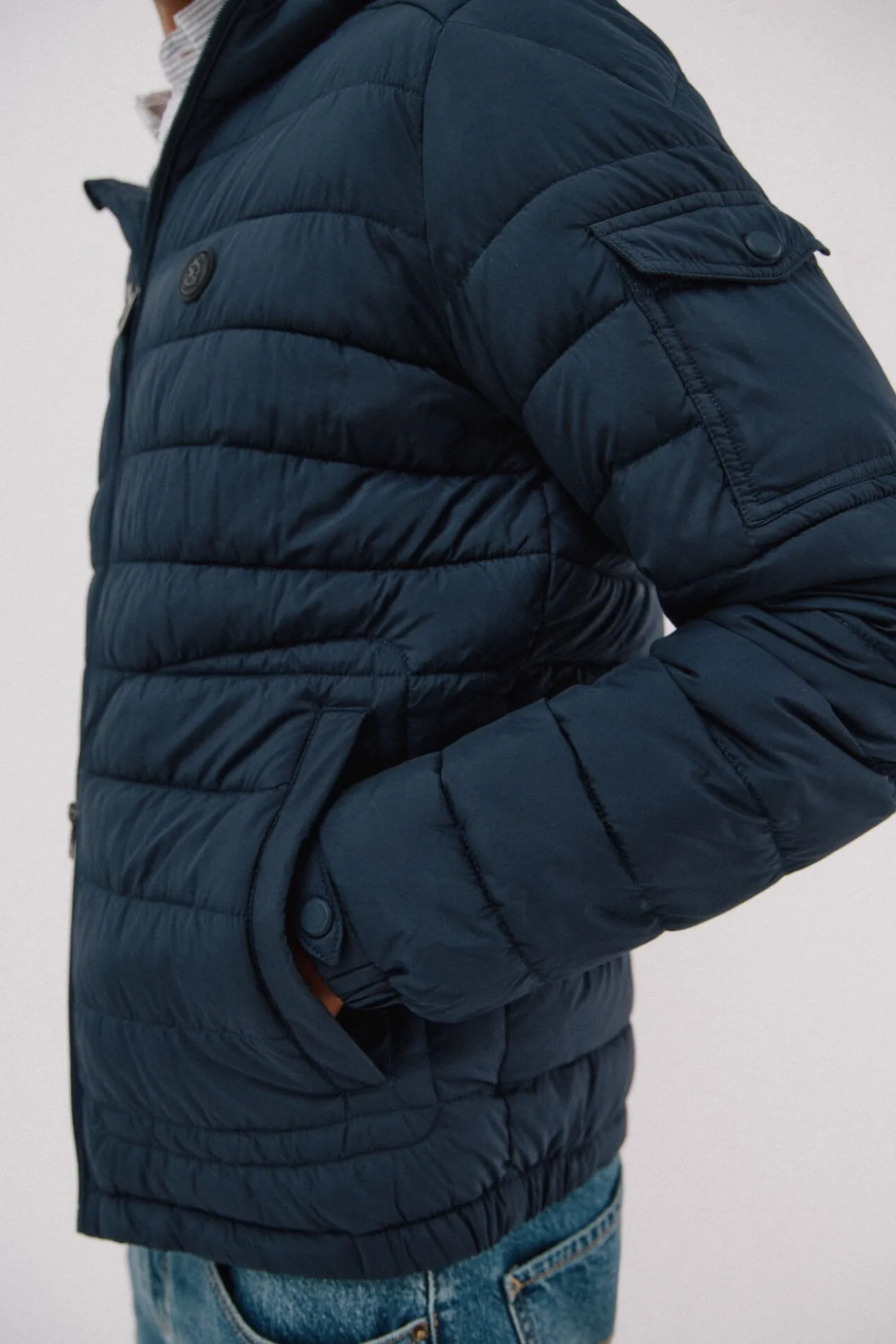 Cazadora acolchada ultralight con capucha