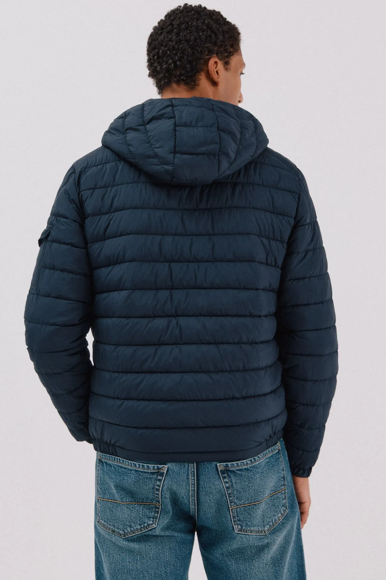 Cazadora acolchada ultralight con capucha