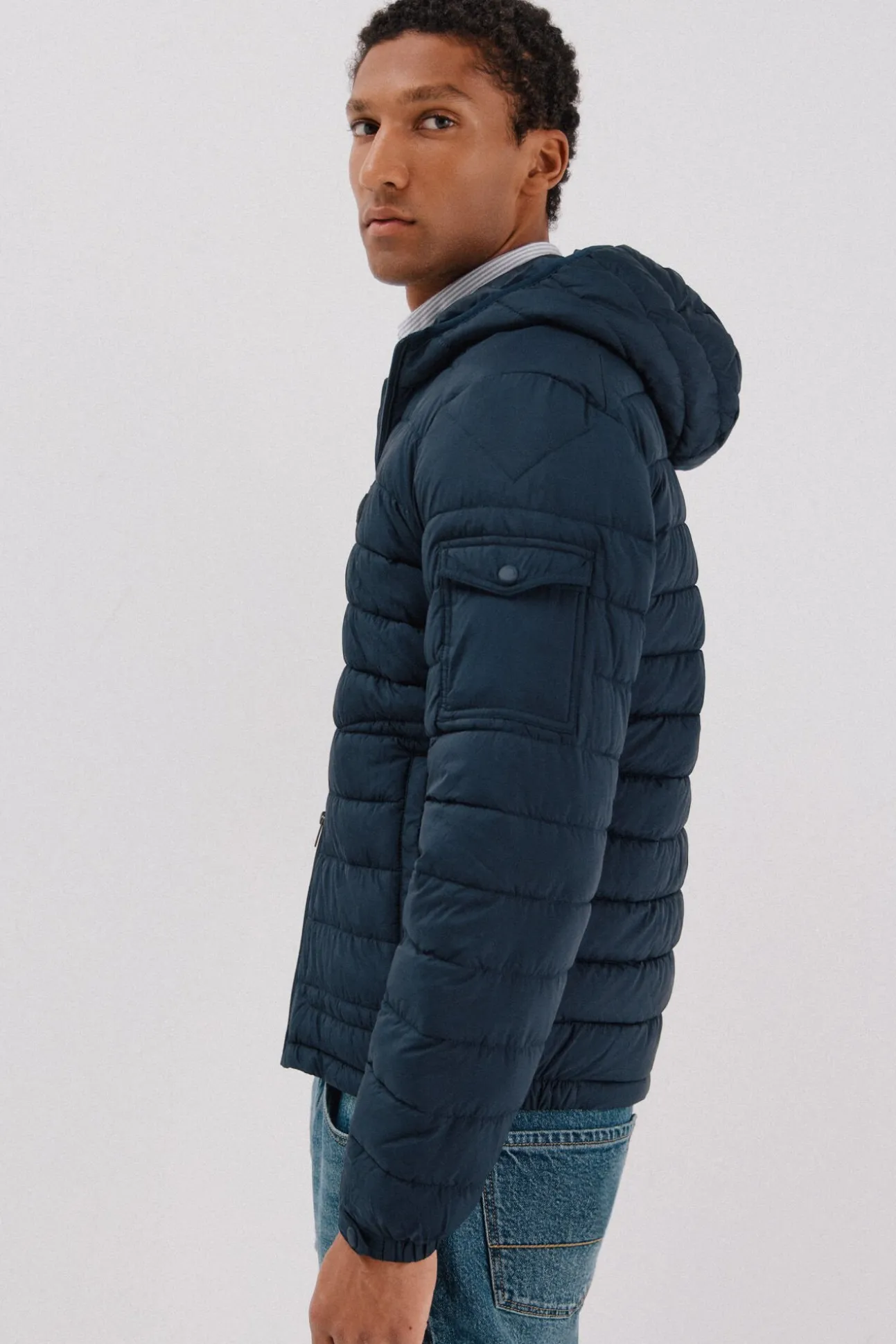 Cazadora acolchada ultralight con capucha