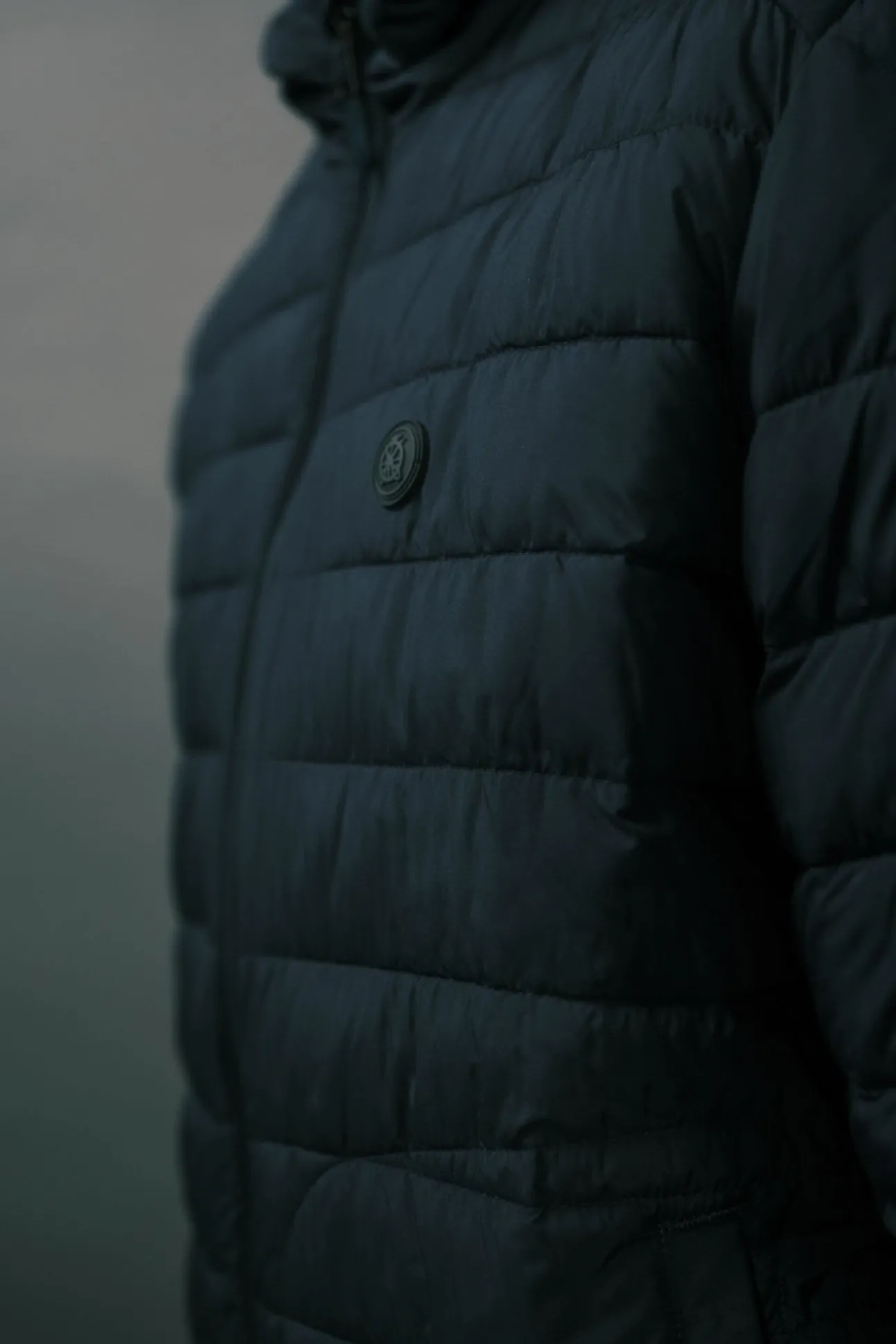 Cazadora acolchada ultralight con capucha