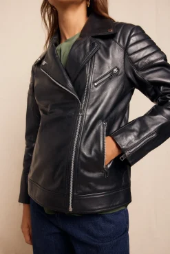 Cazadora biker de napa con acolchado en hombros