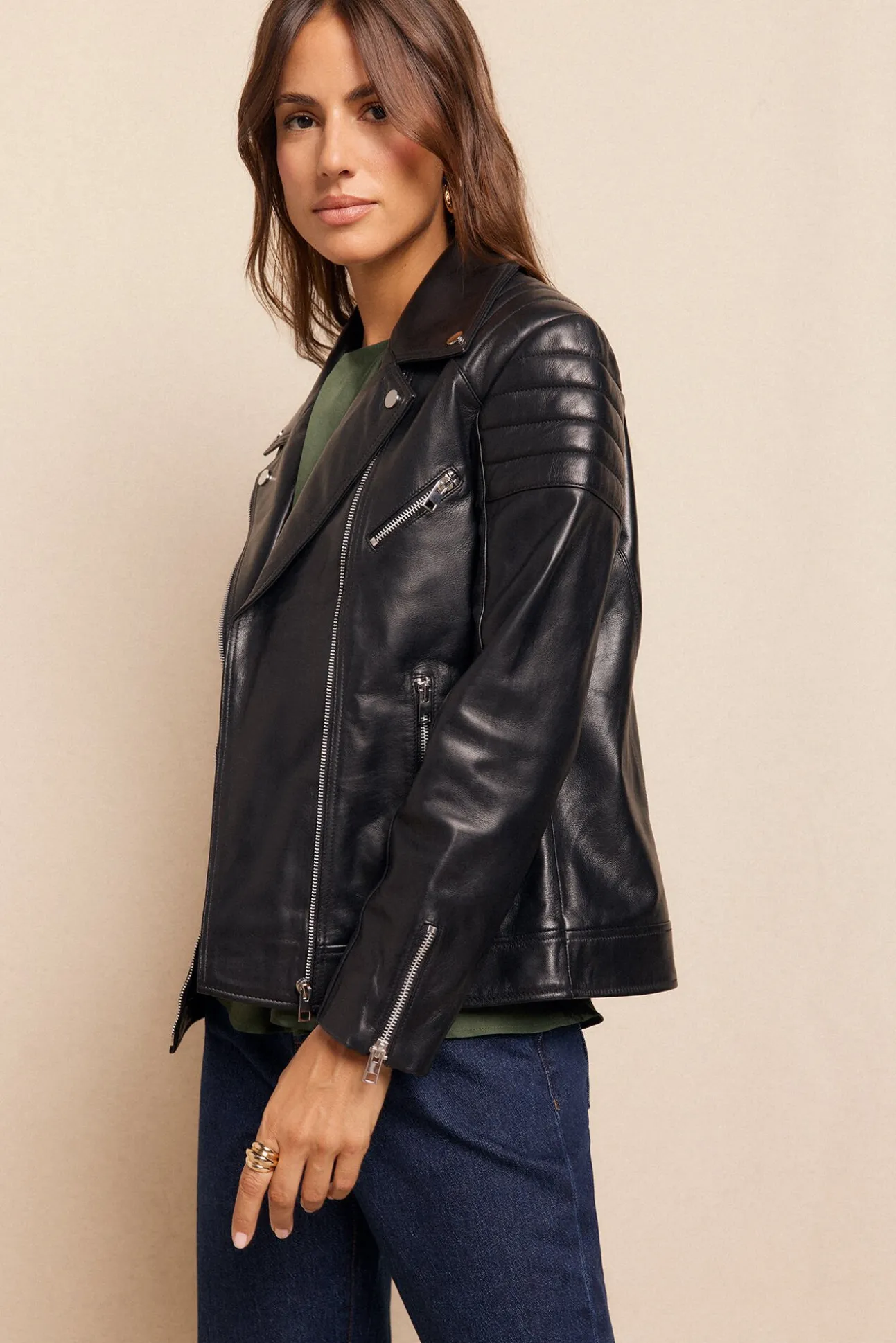 Cazadora biker de napa con acolchado en hombros