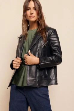 Cazadora biker de napa con acolchado en hombros