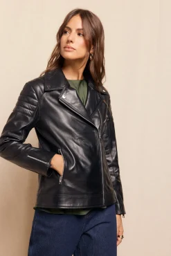 Cazadora biker de napa con acolchado en hombros