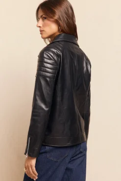 Cazadora biker de napa con acolchado en hombros