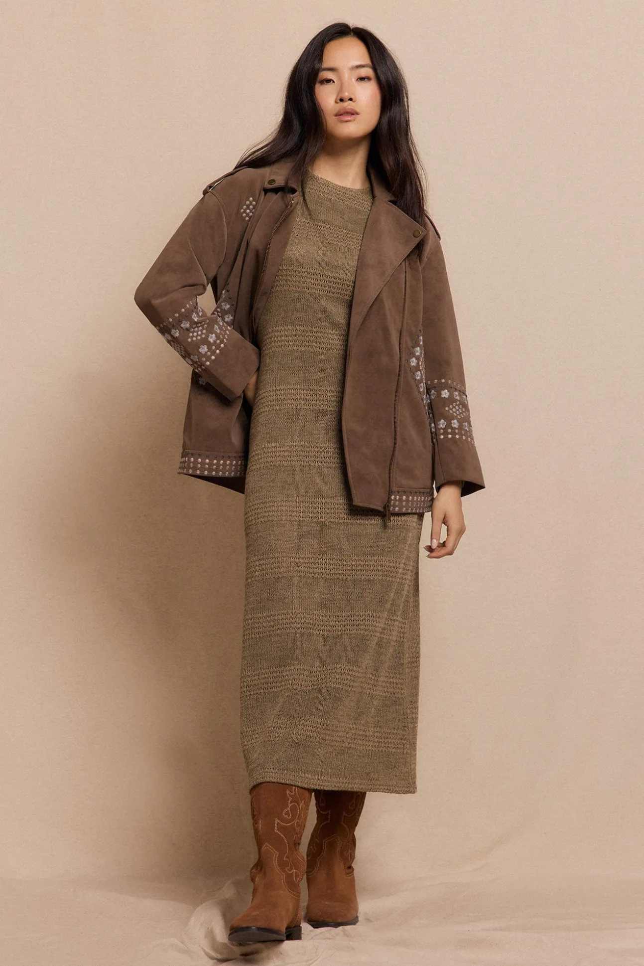 Cazadora biker efecto piel bordada