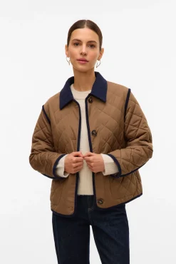 Cazadora corta acolchada con contraste