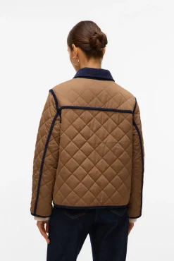 Cazadora corta acolchada con contraste