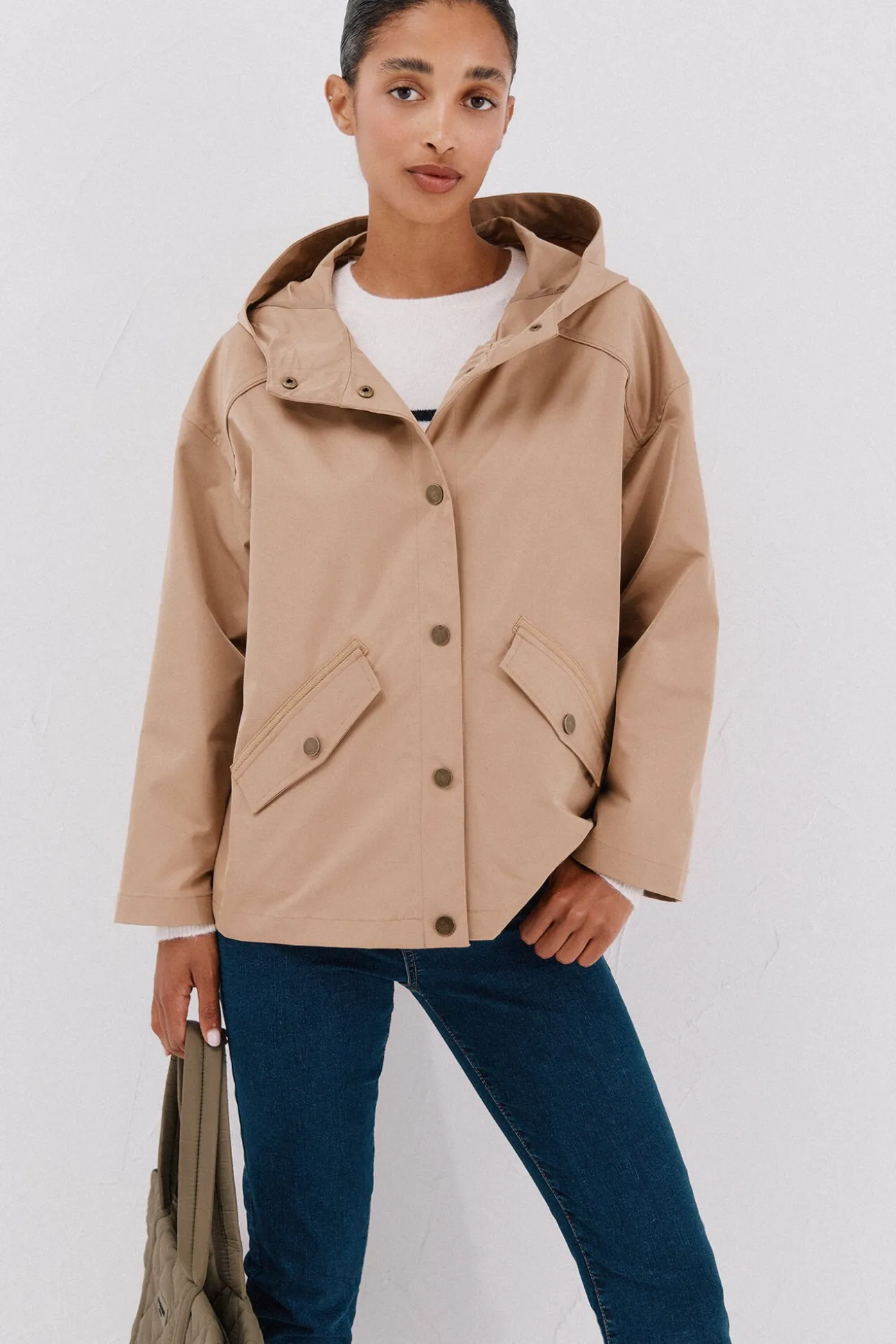 Cazadora corta botones automáticos