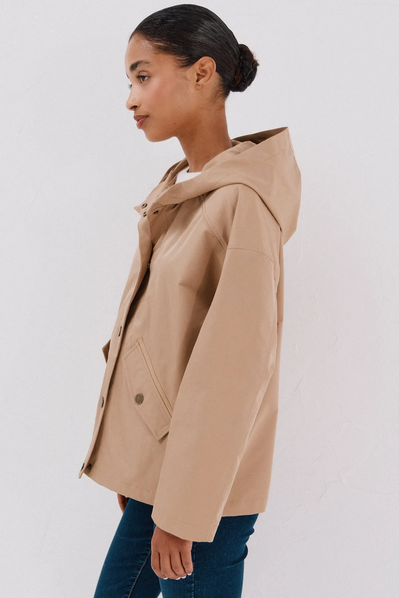 Cazadora corta botones automáticos