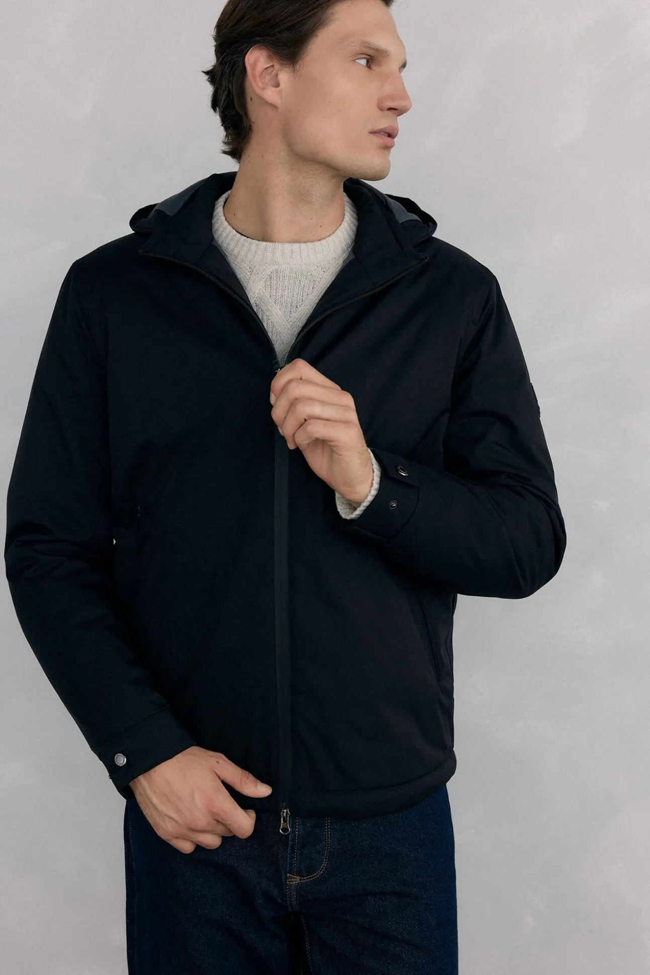 Cazadora cremallera con capucha