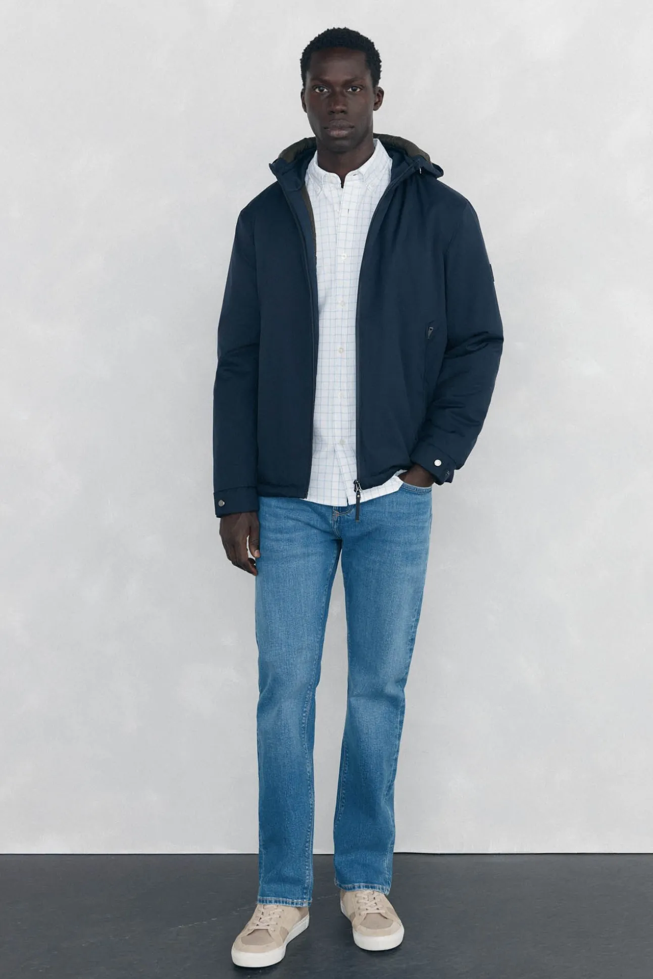 Cazadora cremallera con capucha