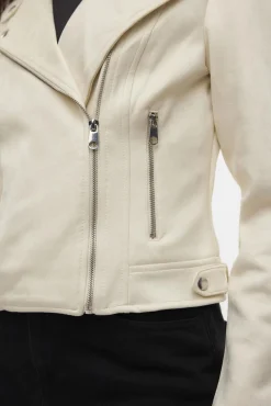 Cazadora de ante con tachuelas