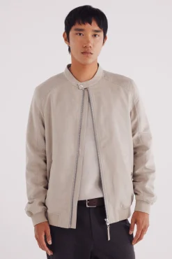 Cazadora efecto ante microperforados