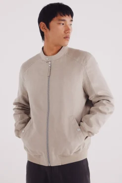 Cazadora efecto ante microperforados