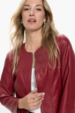 Cazadora efecto piel