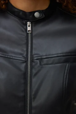 Cazadora efecto piel