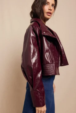 Cazadora efecto piel brillo