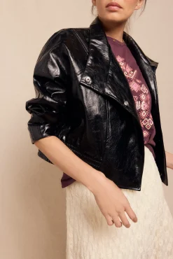 Cazadora efecto piel brillo