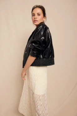 Cazadora efecto piel brillo