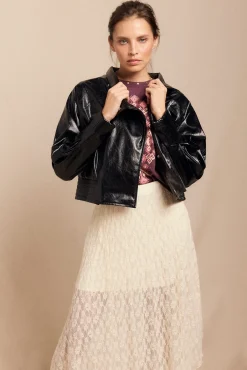 Cazadora efecto piel brillo