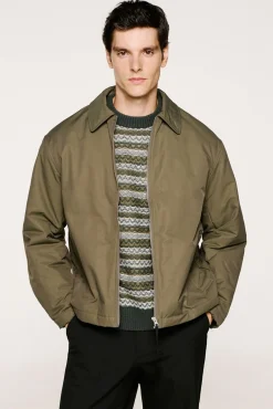 Cazadora técnica repelente al agua