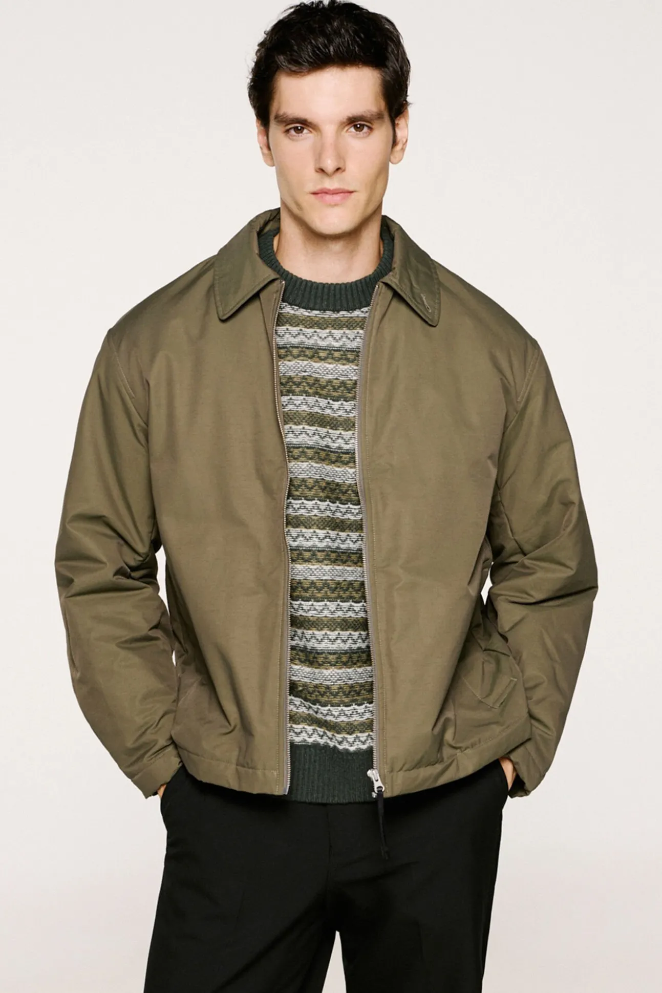 Cazadora técnica repelente al agua