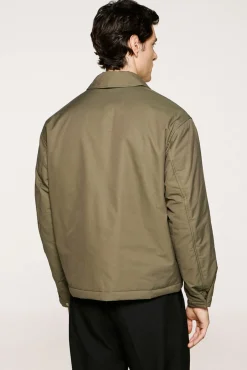 Cazadora técnica repelente al agua