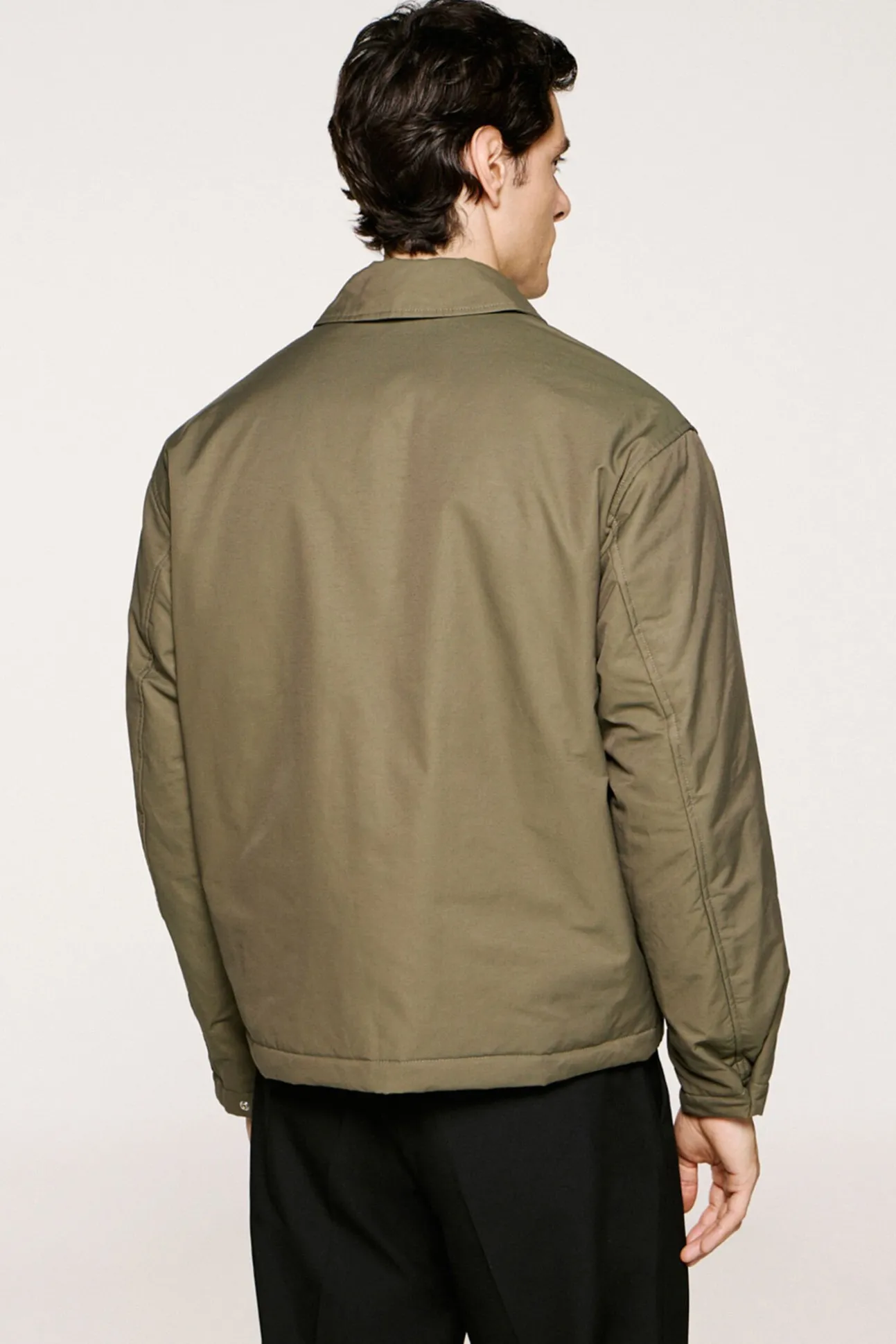 Cazadora técnica repelente al agua