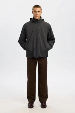 Cazadora técnica resistente al agua