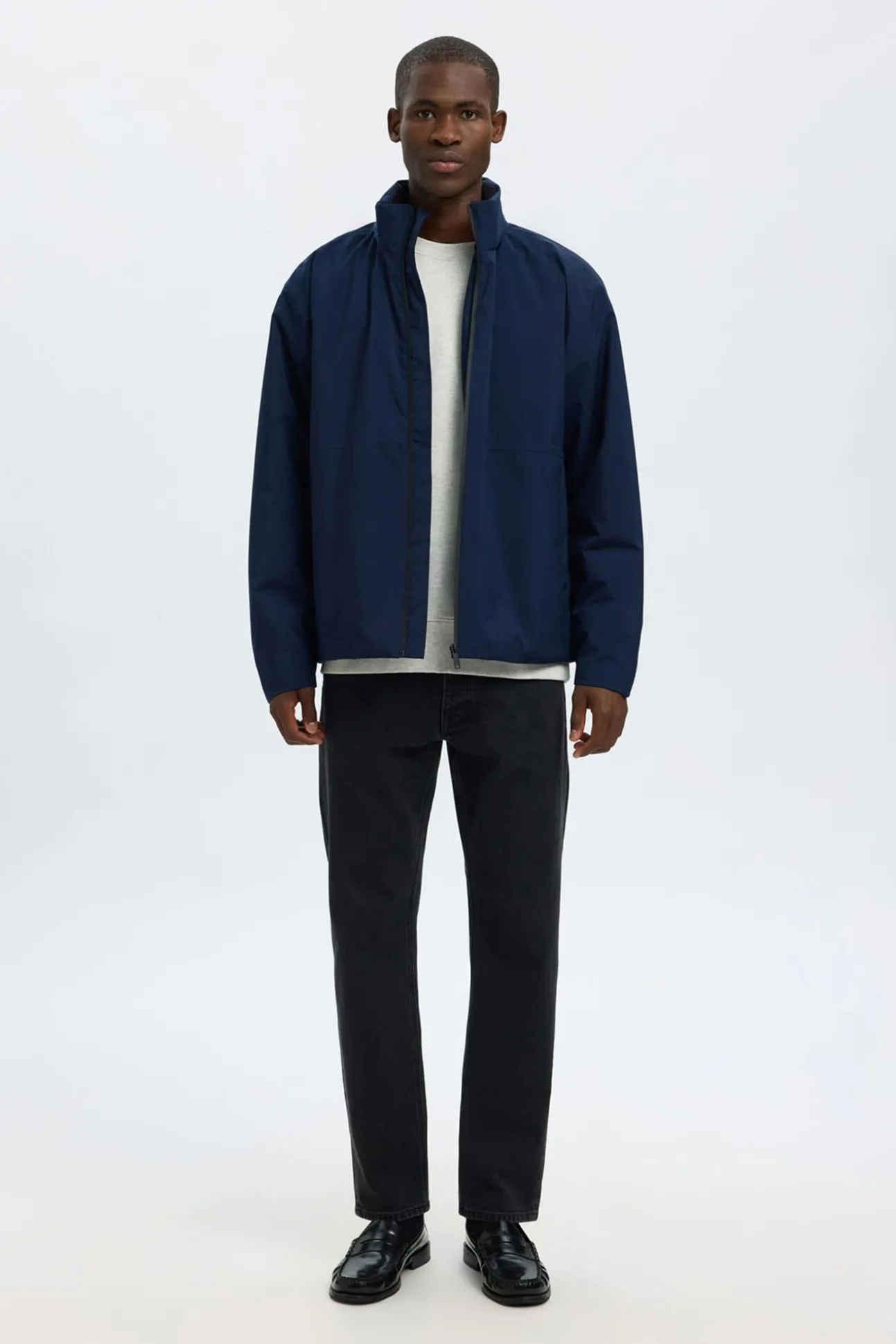 Cazadora técnica resistente al agua