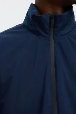 Cazadora técnica resistente al agua