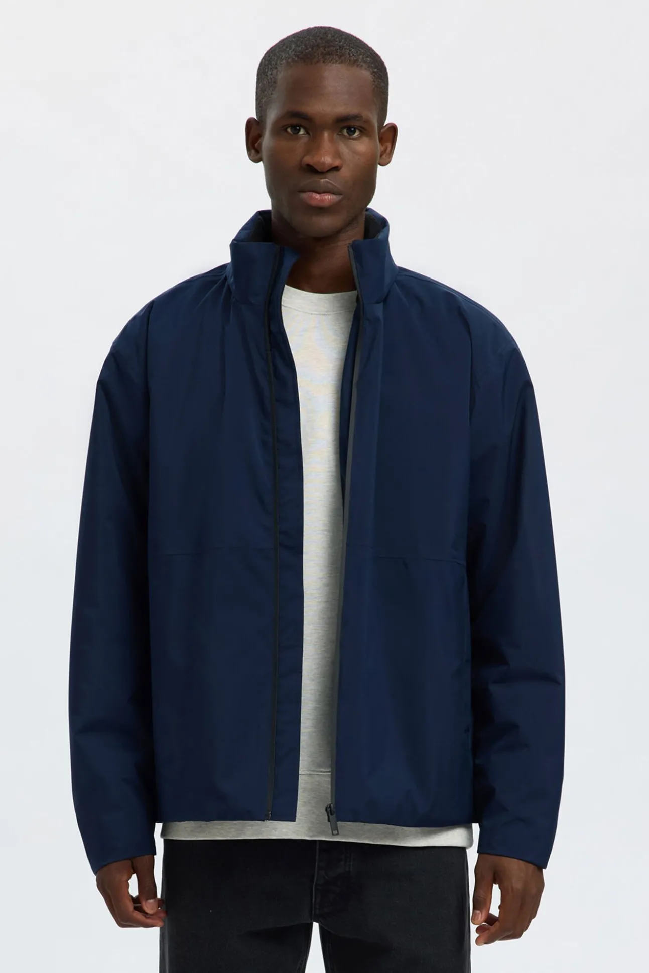 Cazadora técnica resistente al agua