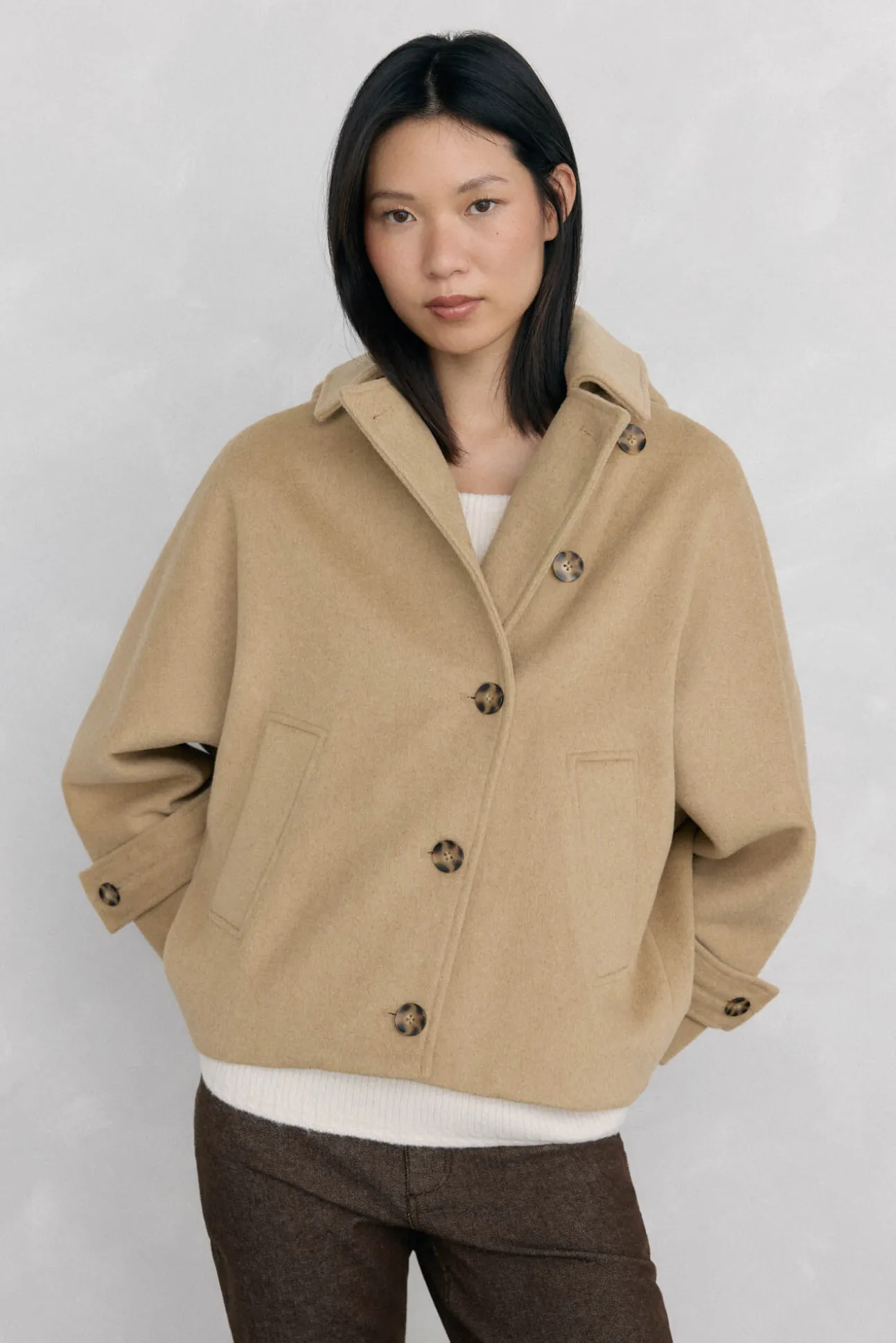 Cazadora tipo capa capucha